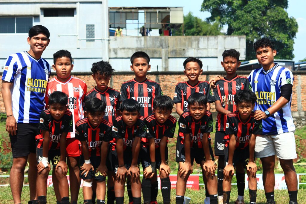 SB Gelora Muda Kelompok Umur 2013 mencatatkan prestasi membanggakan dengan menembus babak 8 besar pada Kejuaraan Nasional FOSSBI 2025 yang digelar di Cibubur, 7–9 Juli 2025.